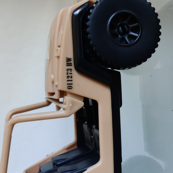 2001 Gi Joe Desert Striker Jeep Vehicle & 2001 GI Joe Action Figure Vintage - Picture 4 of 8